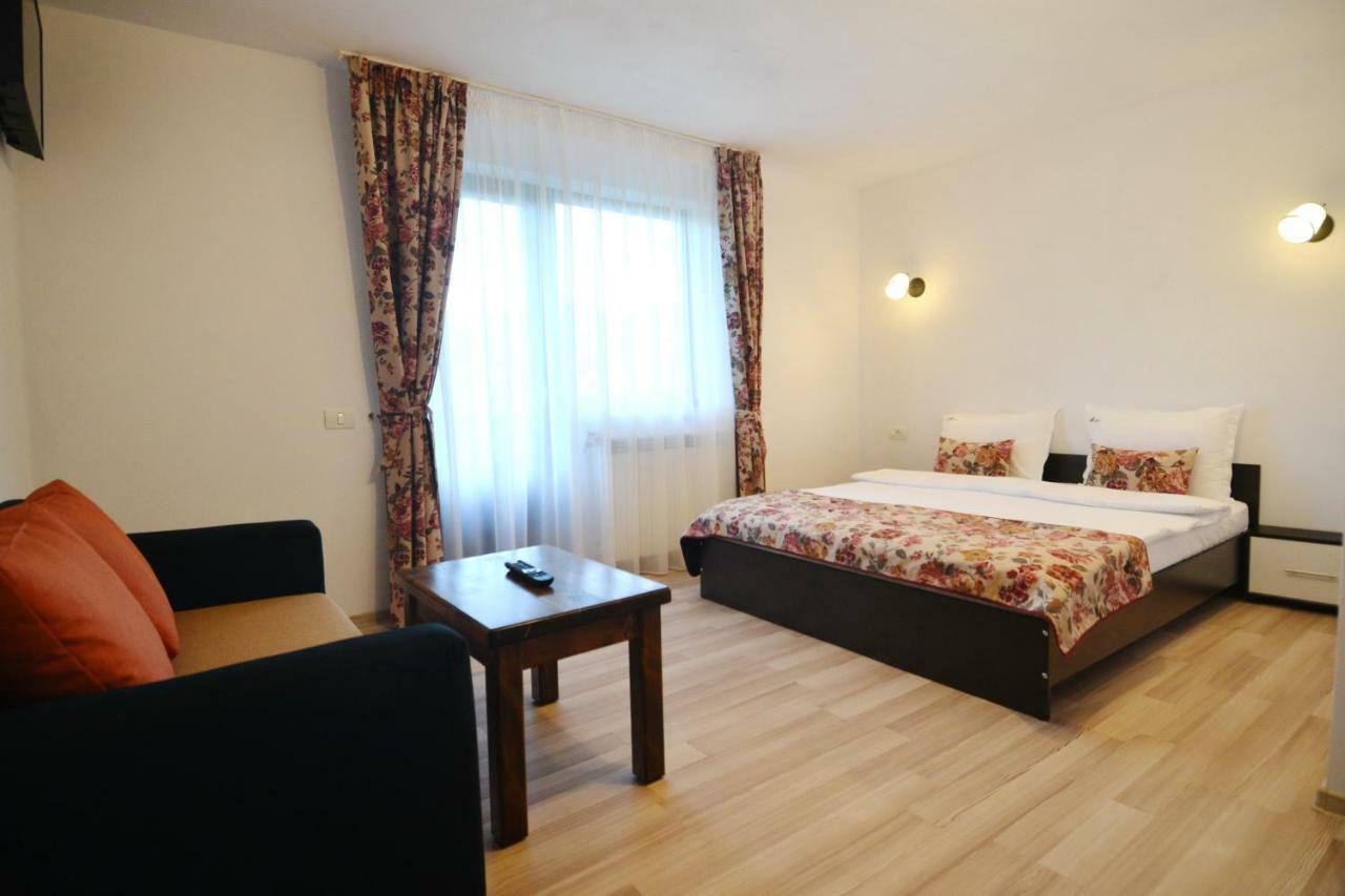 Vila Mogan Hotel Alsómoécs Kültér fotó