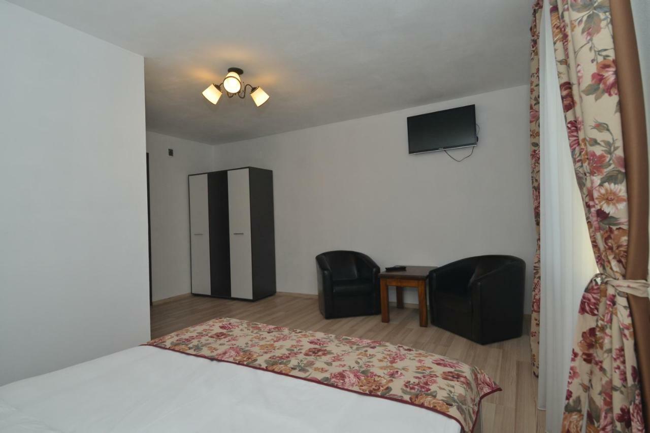 Vila Mogan Hotel Alsómoécs Kültér fotó